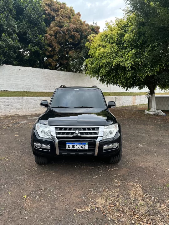 Mitsubishi Pajero Full