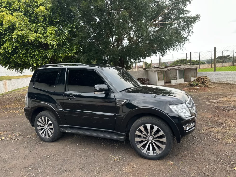 Mitsubishi Pajero Full