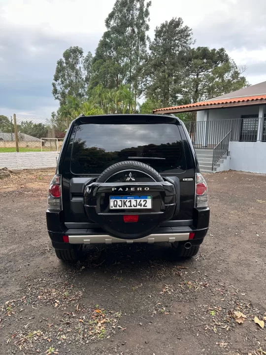Mitsubishi Pajero Full